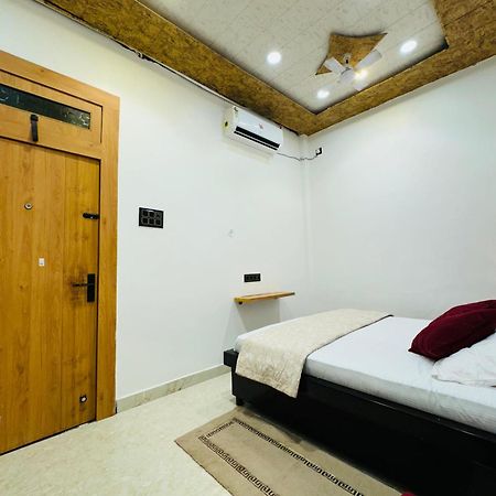 Aura Homestay Varanasi Exterior foto